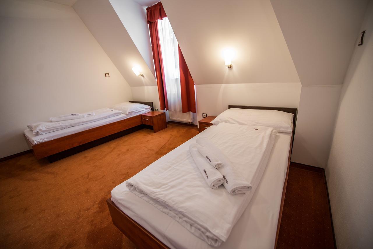Garni Hotel Praha 트렌시안스케테플리스 외부 사진